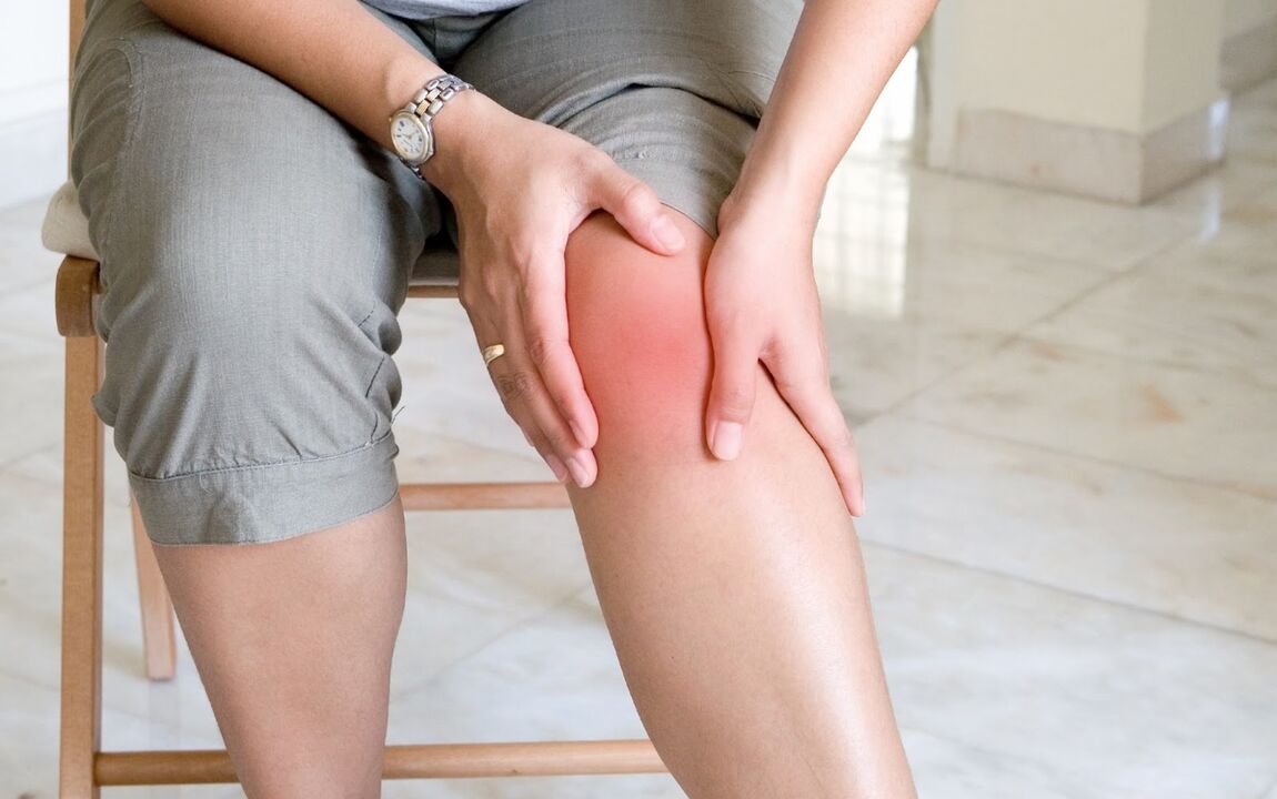 Zánět se zarudnutím v kolenním kloubu - známka artritidy