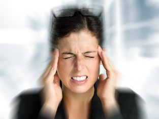 Závratě a bolesti hlavy často trápí při krční остеохондрозе